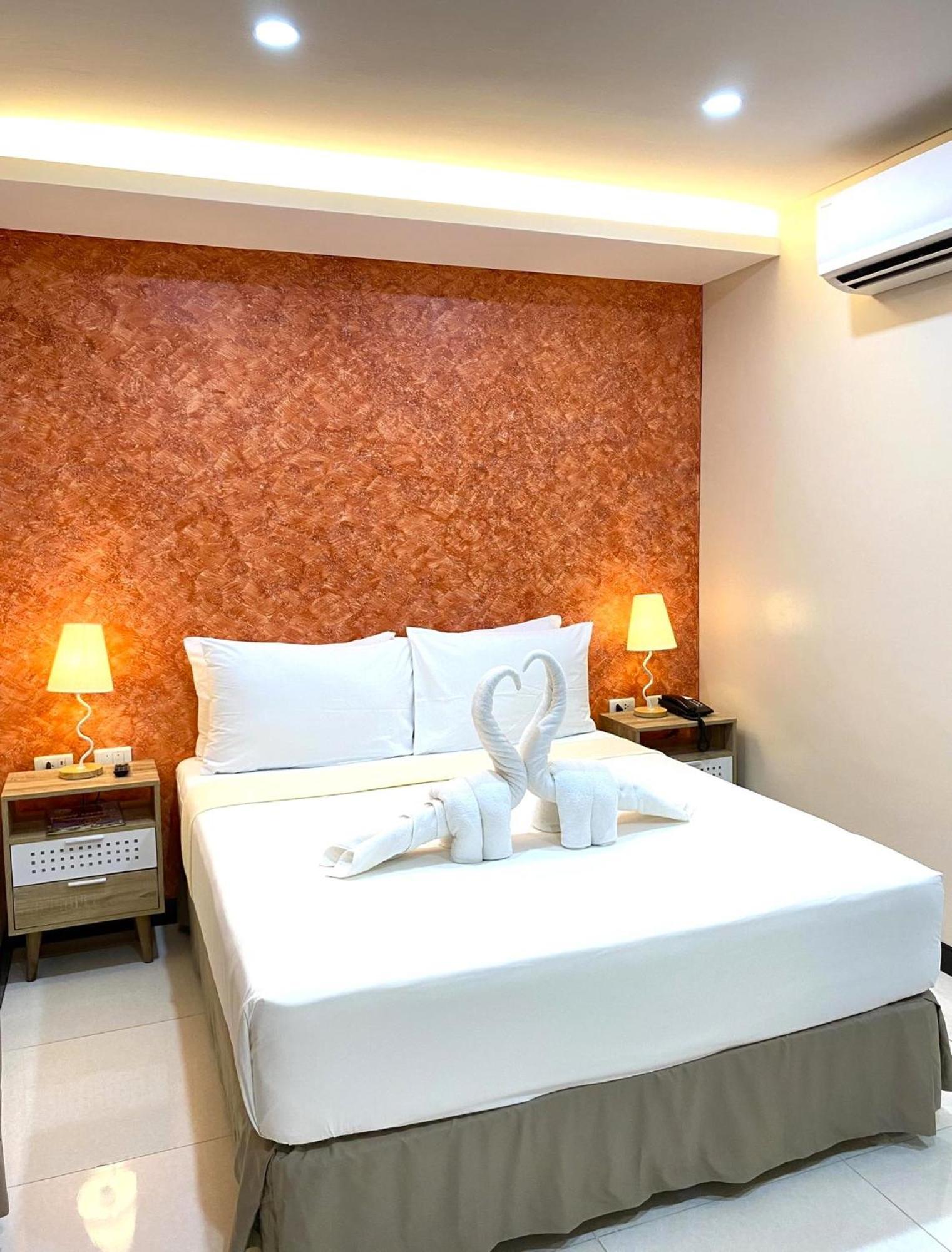 Dccco Hotel Dumaguete City Exterior photo